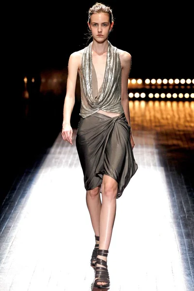 Look 12